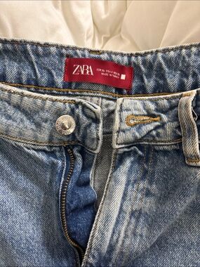 Zara Women’s Light Blue Straight Leg Jeans